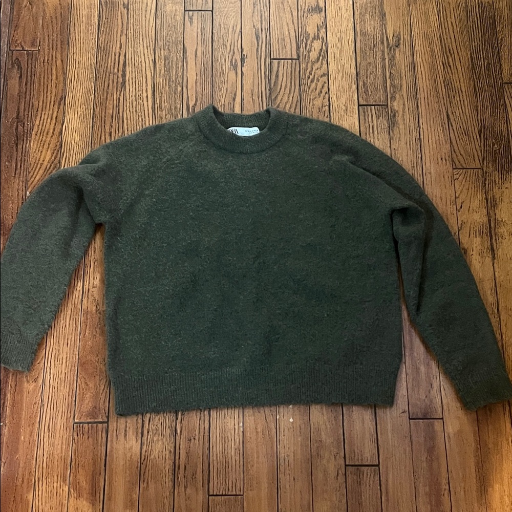 Zara Women's Dark Green Crewneck Sweater